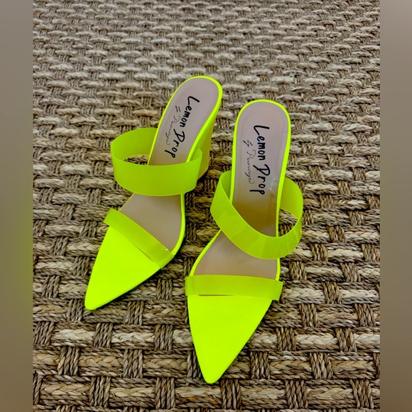 Lemon Drop by Privileged Demille NIB Neon Yellow Point-Toe Wedge Heels, Size 8.5 - Picture 1 of 11
